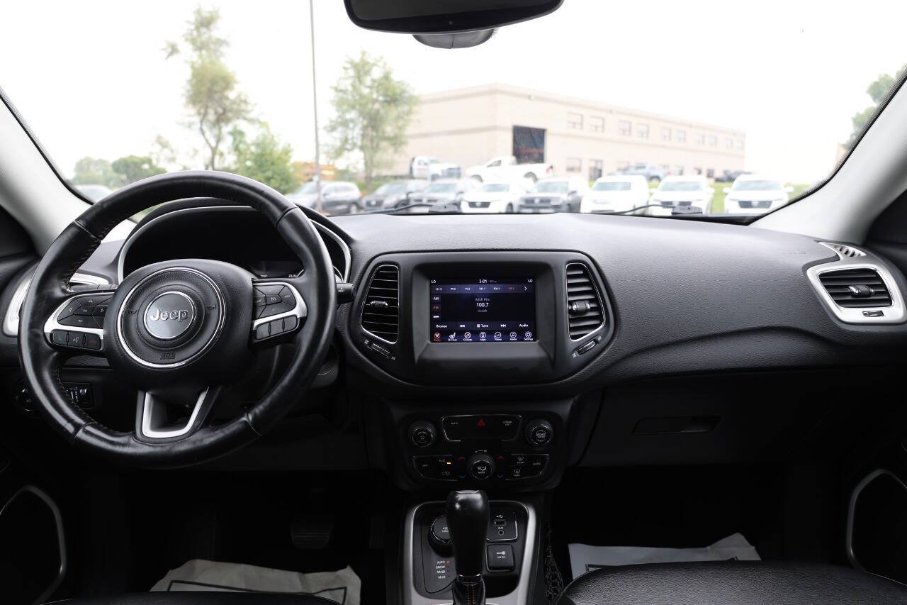 Used 2017 Jeep Compass Latitude w/ Popular Equipment Group AWD/4WD image 14