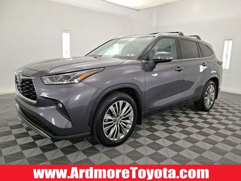 Used 2022 Toyota Highlander Platinum AWD/4WD image 1