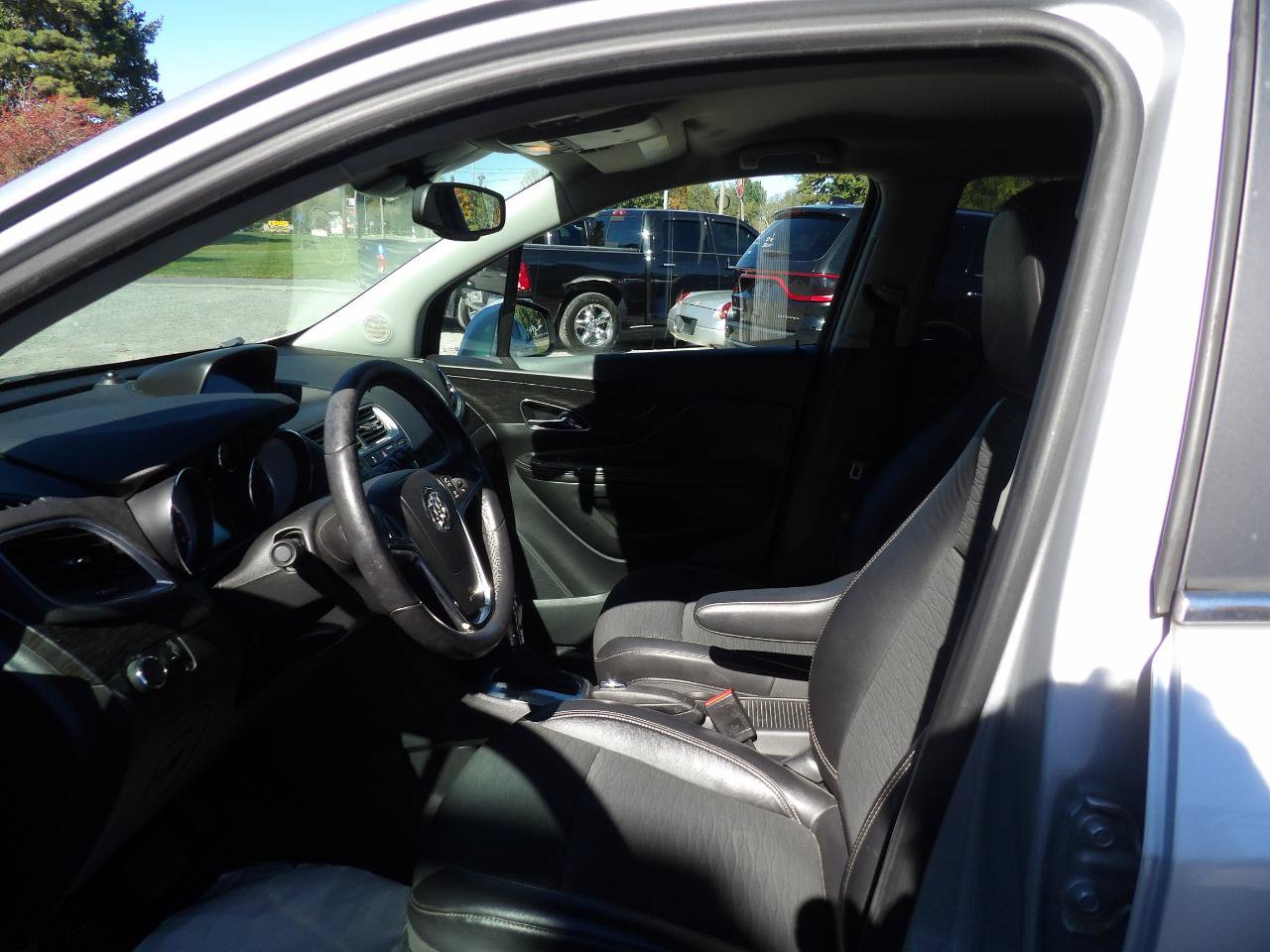 Used 2015 Buick Encore FWD image 11