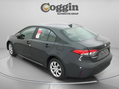 Used 2025 Toyota Corolla LE FWD image 5