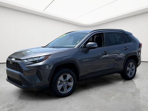 Used 2025 Toyota RAV4 XLE AWD/4WD image 3