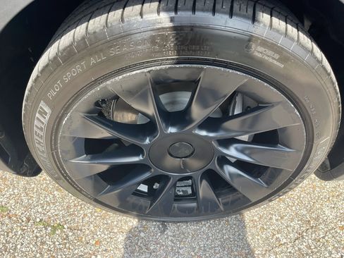 Used 2022 Tesla Model Y Long Range AWD/4WD image 9