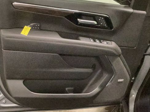 New 2026 Chevrolet Suburban Premier image 12