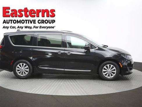 Used 2019 Chrysler Pacifica Touring-L FWD image 44