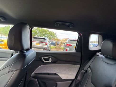 Used 2025 Jeep Compass Latitude image 20