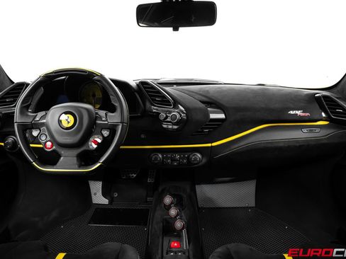 Used 2020 Ferrari 488 Pista Coupe RWD image 35