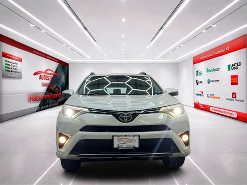 Used 2018 Toyota RAV4 Platinum FWD image 2