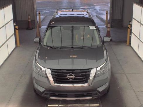 Used 2025 Nissan Pathfinder SL AWD/4WD image 2