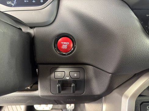 Used 2025 Toyota Tundra Limited AWD/4WD image 15