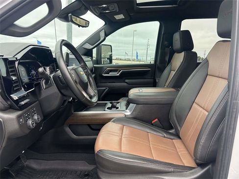 Used 2024 Chevrolet Silverado 2500 High Country w/ High Country Premium Package image 15