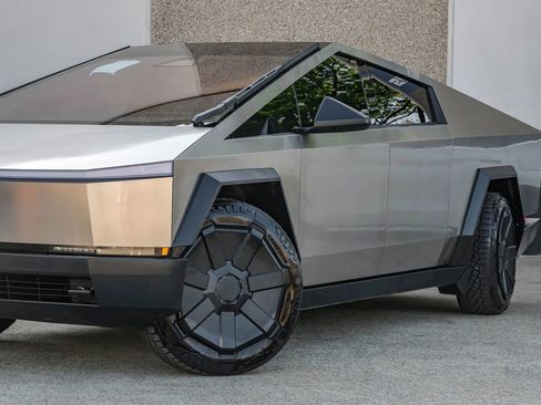 Used 2024 Tesla Cybertruck Cyberbeast AWD/4WD image 5