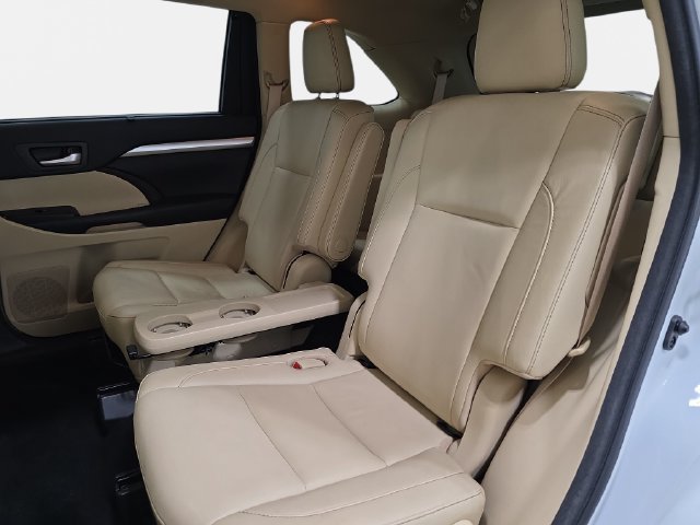 Used 2018 Toyota Highlander XLE AWD/4WD image 13