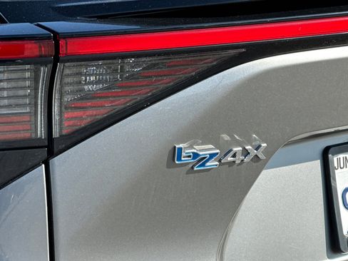 Used 2025 Toyota bZ4X FWD image 28