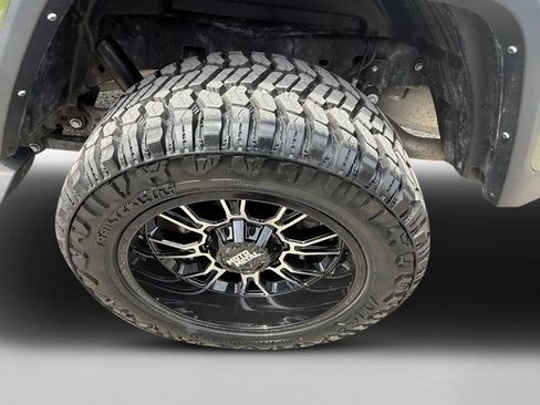Used 2023 Jeep Gladiator Sport AWD/4WD image 11