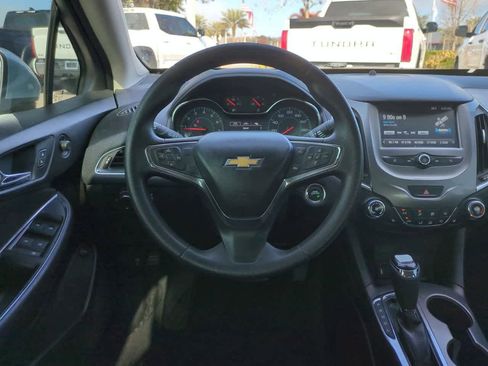 Used 2018 Chevrolet Cruze LT w/ Convenience Package image 15