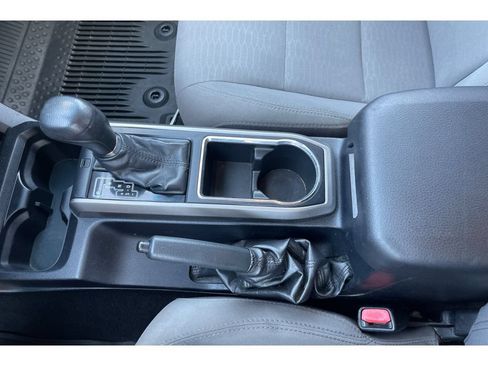 Used 2018 Toyota Tacoma SR5 RWD image 31