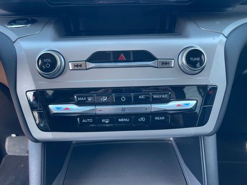 Used 2023 Ford Explorer XLT w/ Equipment Group 202A image 13