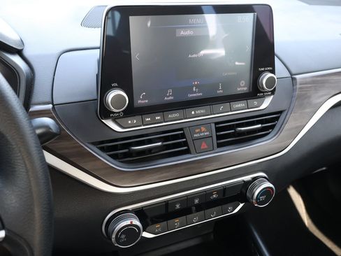 Used 2023 Nissan Altima 2.5 SV FWD image 17