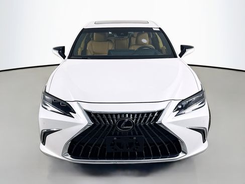 Used 2024 Lexus ES 300h Ultra Luxury image 2