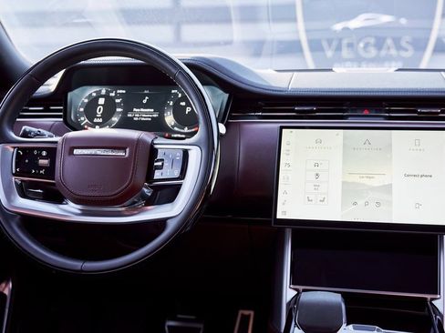 Used 2025 Land Rover Range Rover SE image 50