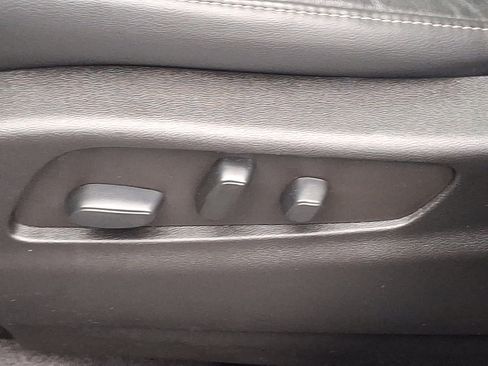 Certified 2023 Cadillac XT4 Luxury w/ Cold Weather Package image 17