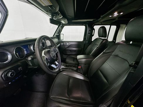 Used 2023 Jeep Wrangler Sahara image 13