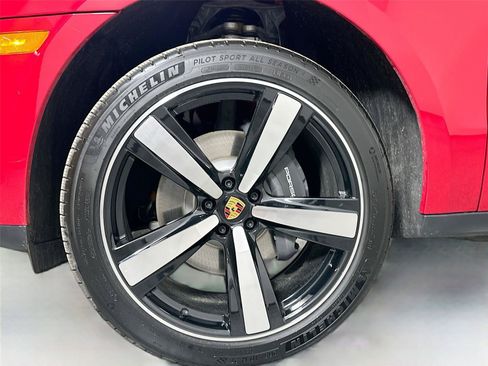 Certified 2026 Porsche Macan AWD/4WD image 11