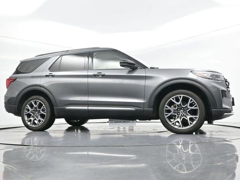 Used 2025 Ford Explorer Platinum w/ Ultimate Package AWD/4WD image 45
