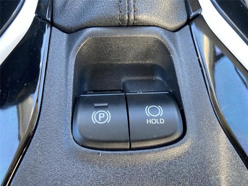 Used 2020 Toyota Corolla LE image 17