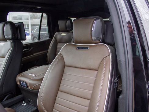 Used 2025 GMC Yukon Denali Ultimate image 12