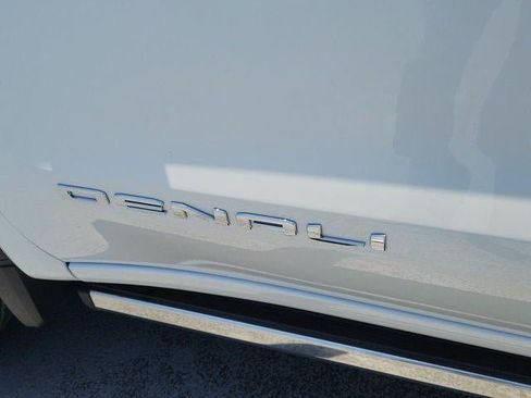 Used 2024 GMC Sierra 1500 Denali Ultimate AWD/4WD image 9