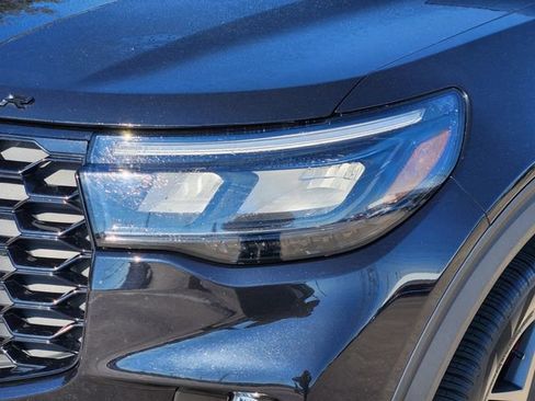 Used 2025 Ford Explorer ST-Line w/ Premium Package image 9