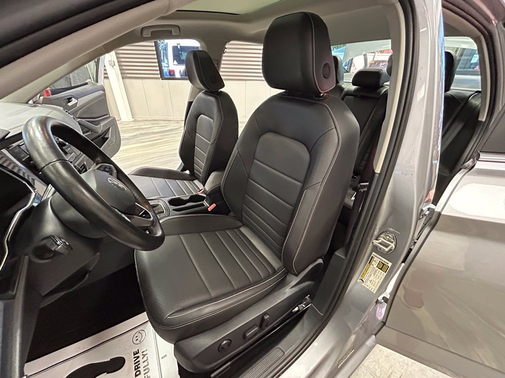 Used 2024 Volkswagen Jetta SE FWD image 7