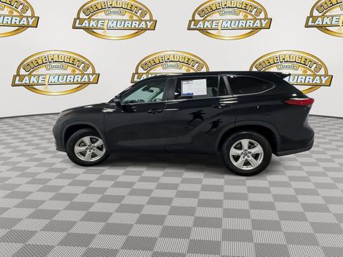 Used 2023 Toyota Highlander LE FWD image 8