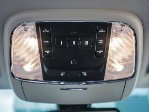 Used 2015 Chrysler 300 C RWD image 45