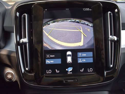 Used 2022 Volvo XC40 T5 Momentum w/ Premium Package image 20