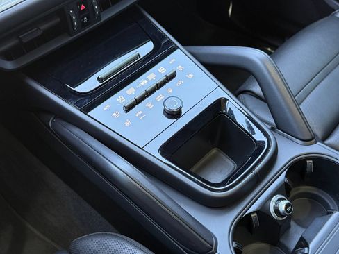 Certified 2024 Porsche Cayenne Coupe AWD/4WD image 23