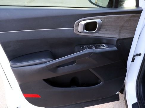 Used 2022 Kia Sorento EX w/ Panoramic Sunroof Package FWD image 17