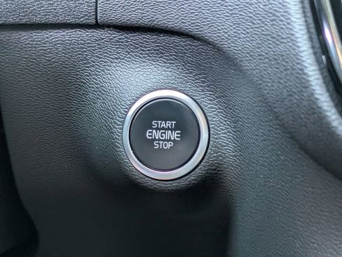 Certified 2025 Volvo XC40 B5 Core AWD/4WD image 35