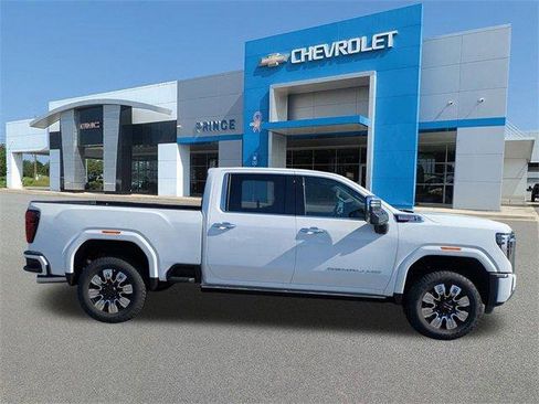 New 2025 GMC Sierra 2500 Denali w/ Denali Reserve Package image 4