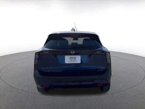 Used 2025 Nissan Kicks SV image 12