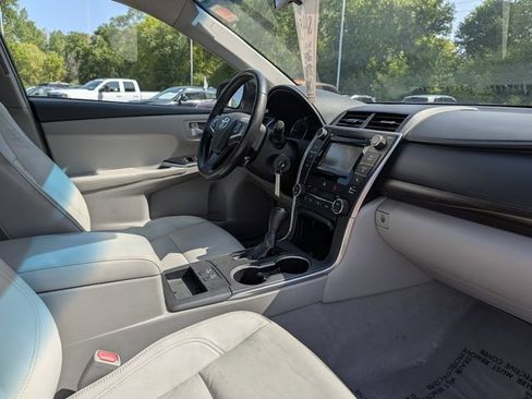 Used 2015 Toyota Camry XLE FWD image 12