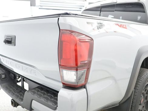 Used 2018 Toyota Tacoma TRD Off-Road AWD/4WD image 18