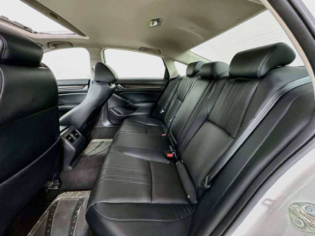 Used 2018 Honda Accord EX-L image 32