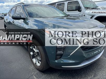 Used 2025 Chevrolet Trax LT w/ Sunroof Package