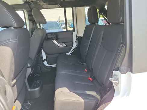 Used 2017 Jeep Wrangler Unlimited Sahara w/ Max Tow Package AWD/4WD image 20