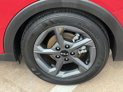 Used 2025 Kia K4 LXS image 8