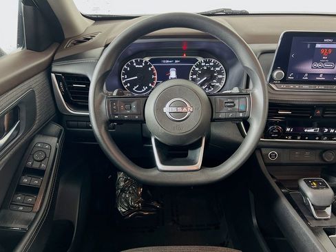 Used 2022 Nissan Rogue SV image 11