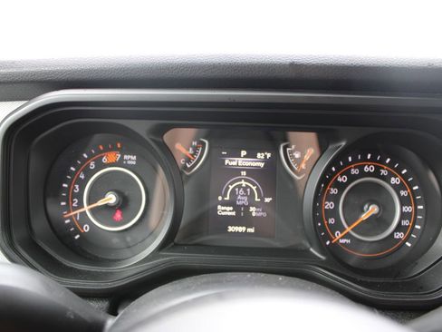 Used 2025 Jeep Wrangler Willys AWD/4WD image 18