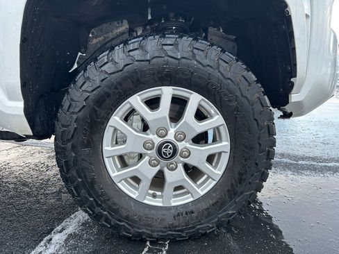 Certified 2025 Toyota Tacoma SR5 image 28